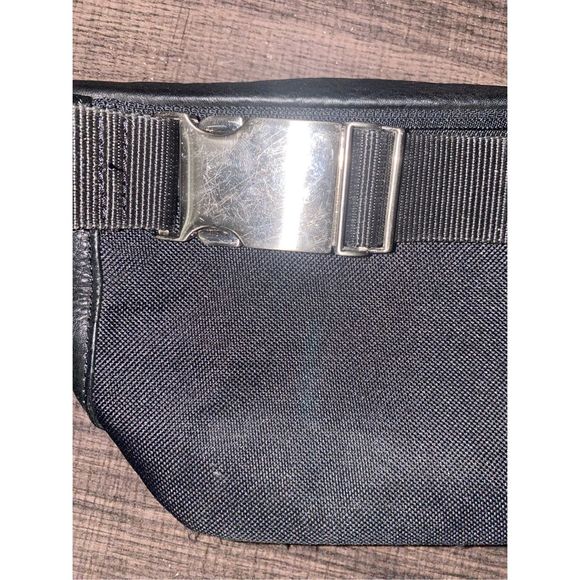 FOSSIL vintage black leather fanny pack waist bag RARE - Picture 11 of 16